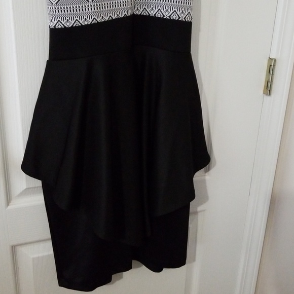 Dress - Picture 5 of 7